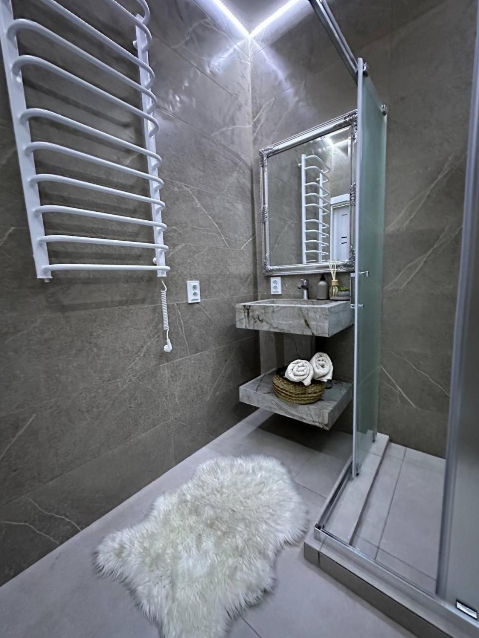 Rynok Square Apartment Lviv Ngoại thất bức ảnh